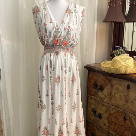Lapogee Dresses & Skirts - Cream V-Neck Sleeveless Resort Maxi Sundress